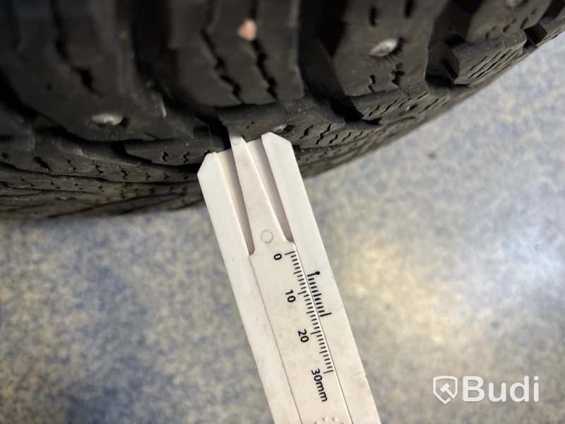 4 st. Vinterhjul Nokian 215/60R16