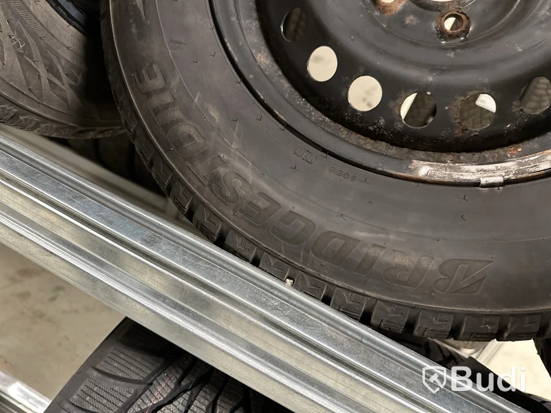 4 st. Vinterhjul Bridgestone 215/65R16 102T