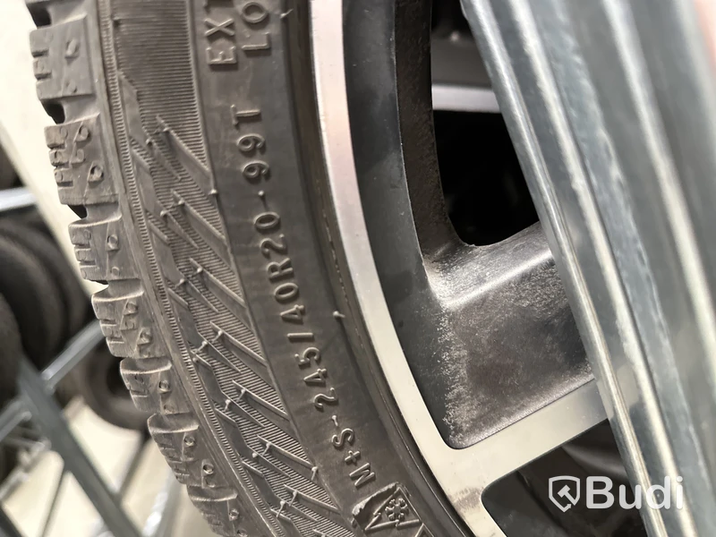 4 st. Vinterdäck, Nokian 245/40R20 99T
