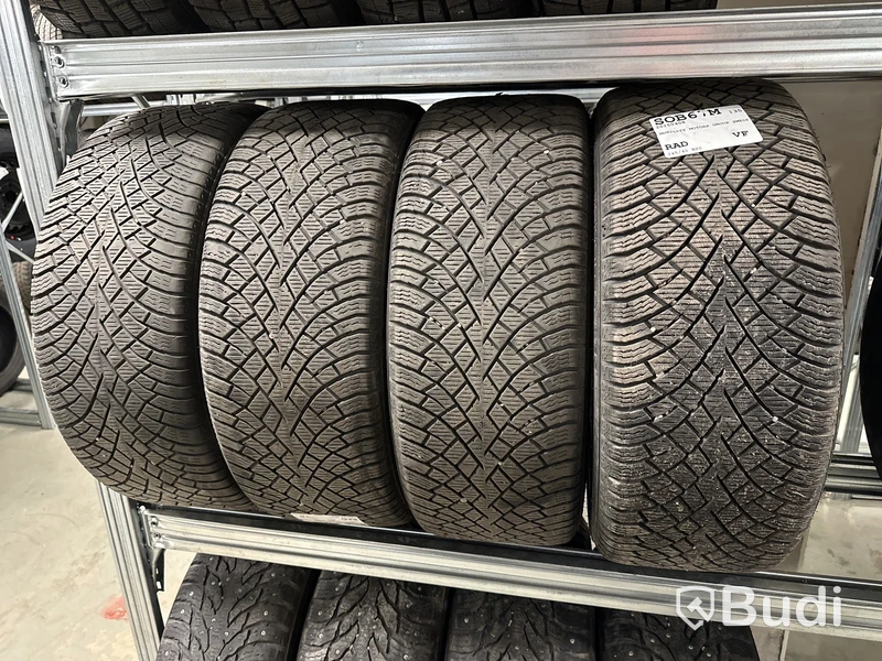 4 st. Vinterdäck, Nokian 245/40R20 99T