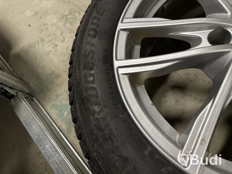 4 st. Vinterhjul, Bridgestone 215/60R17 96S