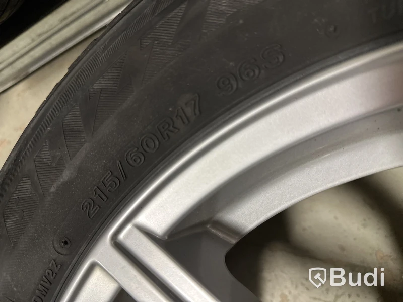 4 st. Vinterhjul, Bridgestone 215/60R17 96S