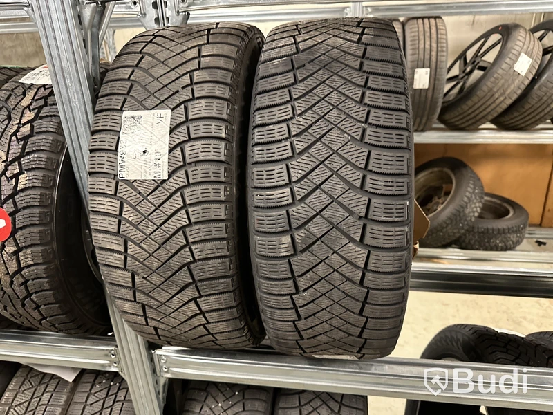 4 st. Vinterhjul, Pirelli 245/45R18 100H