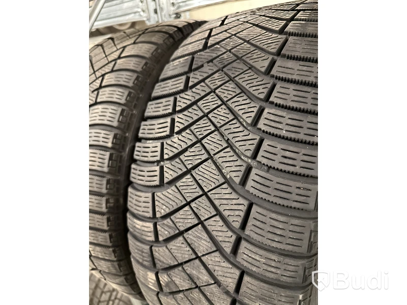 4 st. Vinterhjul, Pirelli 245/45R18 100H