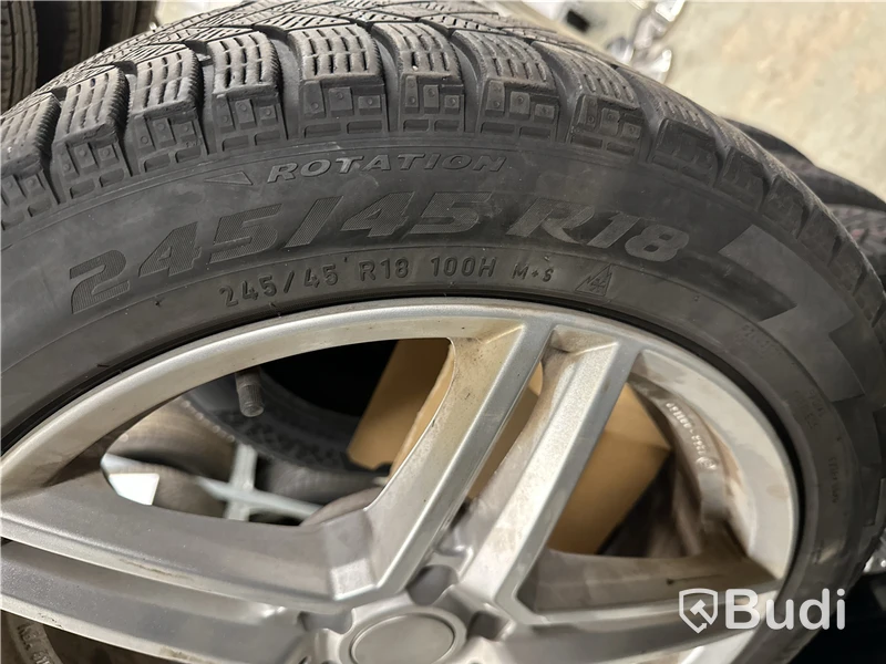 4 st. Vinterhjul, Pirelli 245/45R18 100H