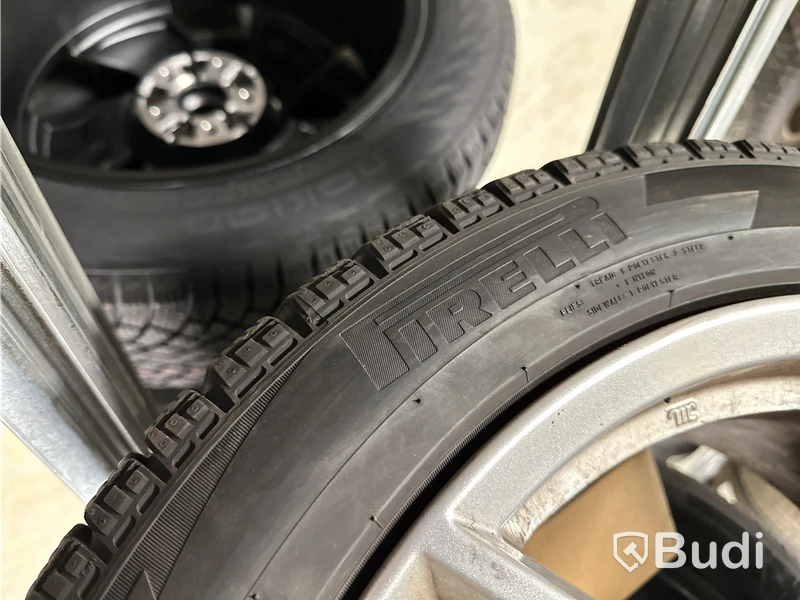 4 st. Vinterhjul, Pirelli 245/45R18 100H