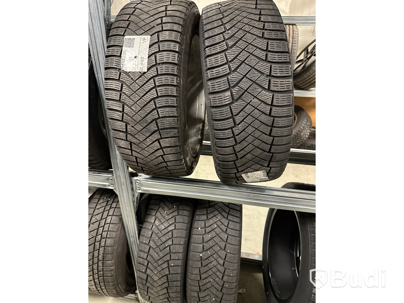 4 st. Vinterhjul, Pirelli 245/45R18 100H