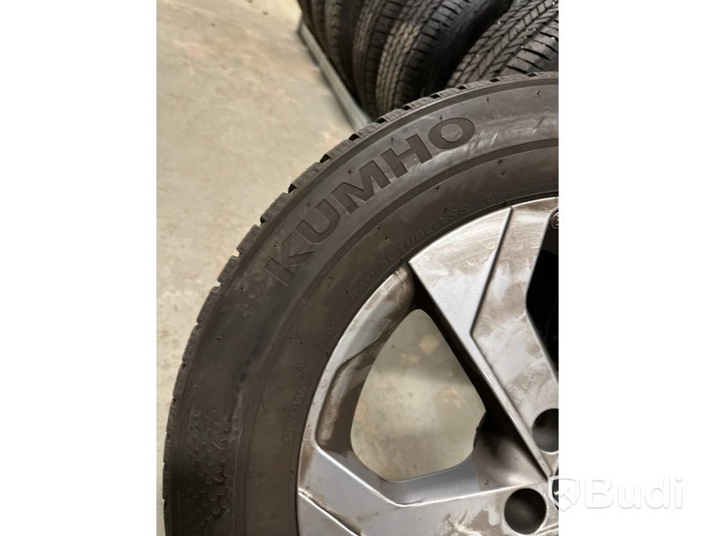 4 st. Vinterhjul, Kumho 215/65R17