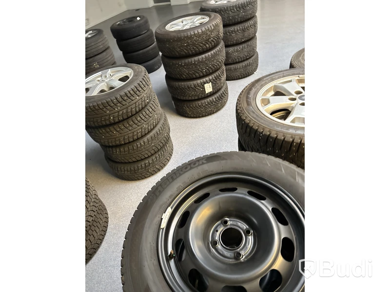 4 st. Vinterhjul Hankook 215/65R16 102T