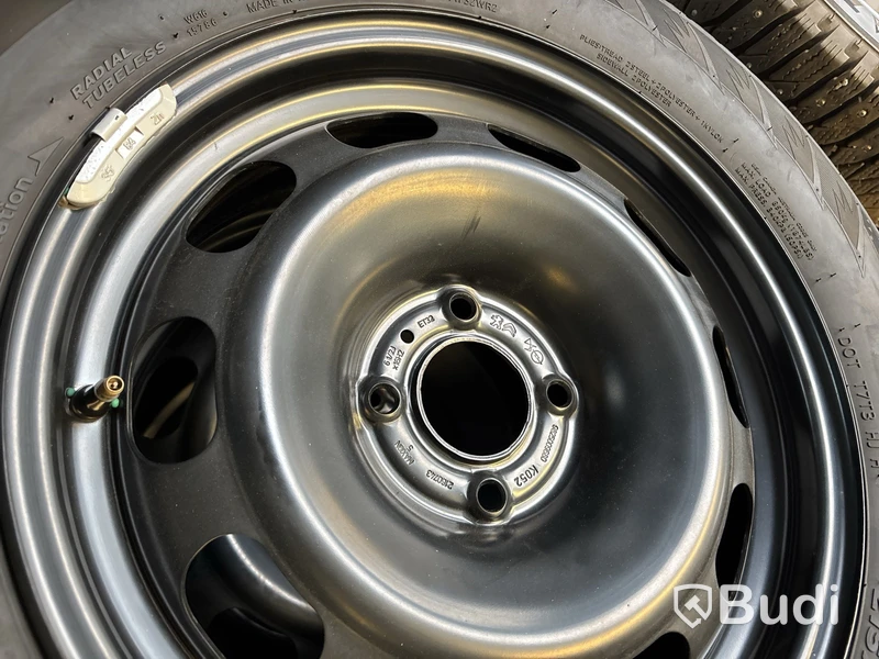 4 st. Vinterhjul Hankook 215/65R16 102T
