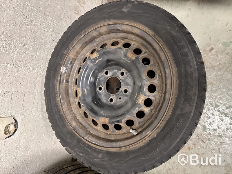 2 st. Vinterhjul Bridgestone 205/55 R16 94T