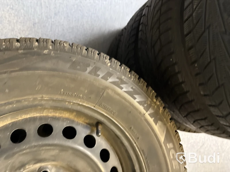 4 st. Vinterhjul Bridgestone  215/65r16 102S