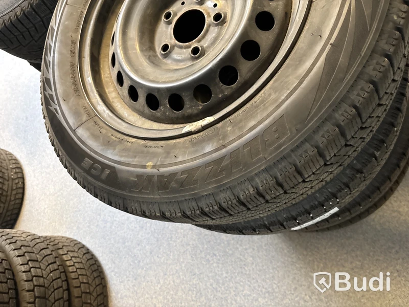 4 st. Vinterhjul Bridgestone  215/65r16 102S