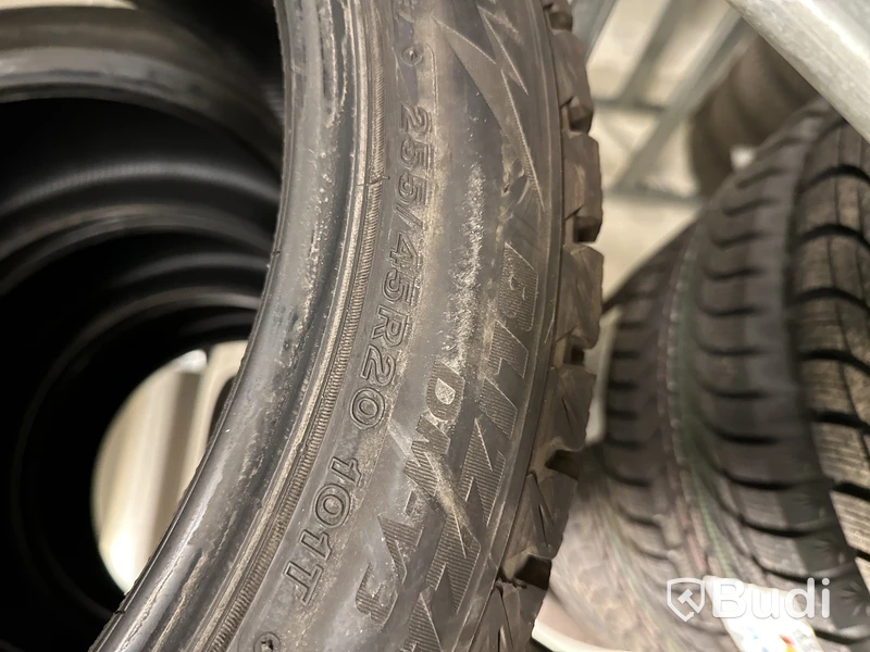 4 st. Vinterdäck Bridgestone 255/45 R20 101T