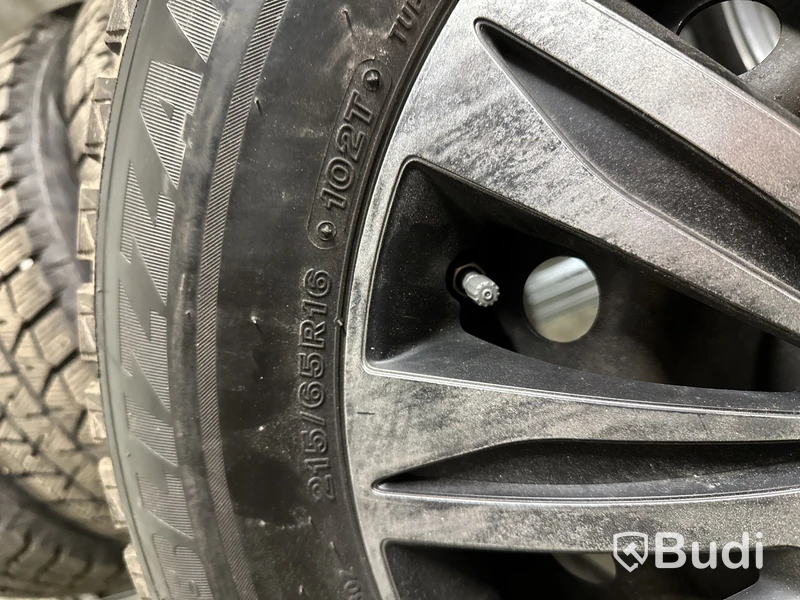 4 st. Vinterhjul Bridgestone 215/65 R16 102T
