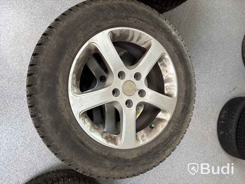 4 st. Vinterhjul Pirelli 215/65R16 98T