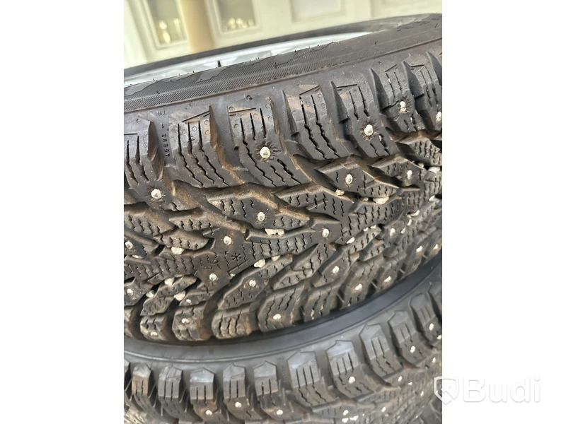 4 st. Vinterhjul Nokian 215/65R16
