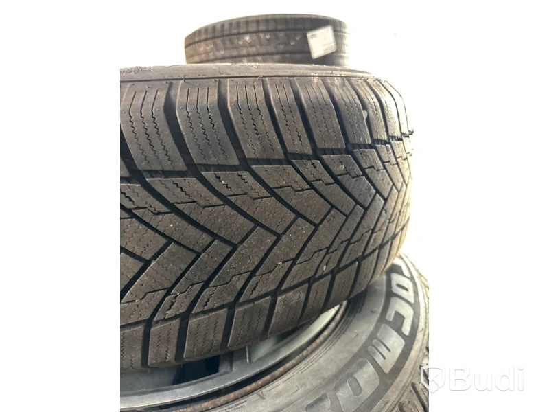 4 st. Vinterdäck Tracmax 215/60R16