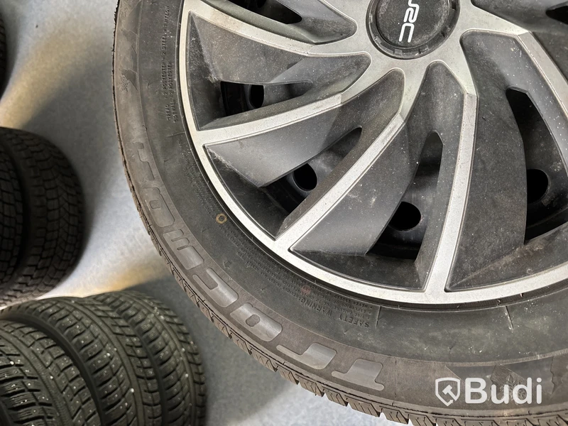 4 st. Vinterdäck Tracmax 215/60R16