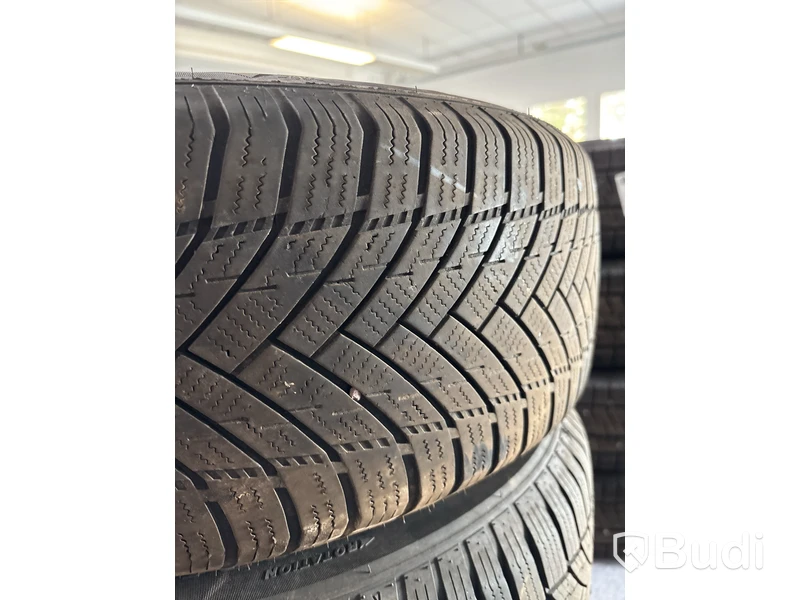 4 st. Vinterdäck Tracmax 215/60R16
