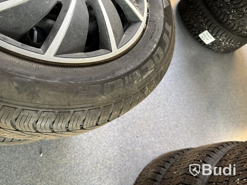 4 st. Vinterdäck Tracmax 215/60R16