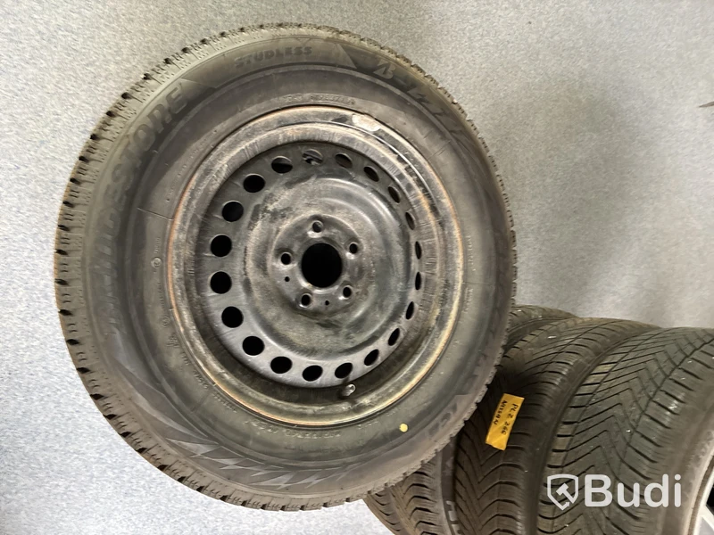 4 st. Vinterhjul Bridgestone 215/65R16 102S
