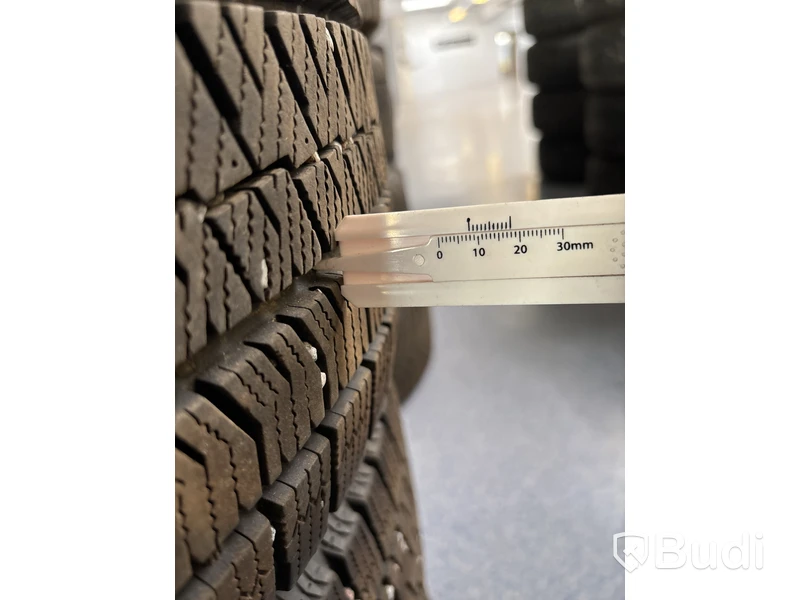 4 st. Vinterhjul Bridgestone 215/65R16 102S
