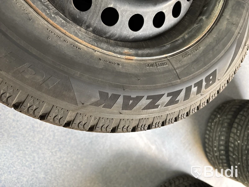 4 st. Vinterhjul Bridgestone 215/65R16 102S