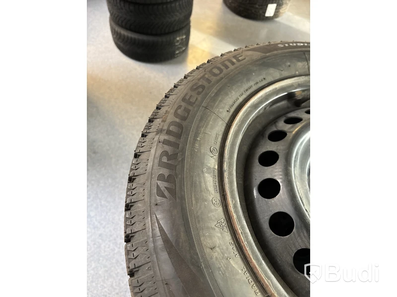 4 st. Vinterhjul Bridgestone 215/65R16 102S