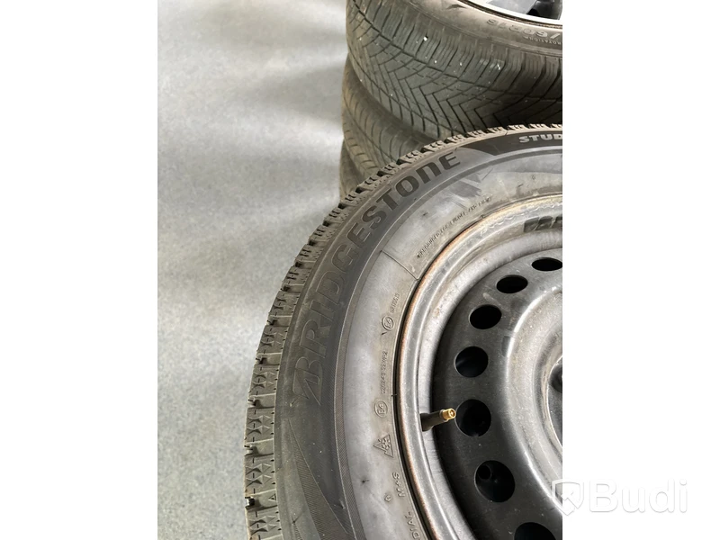 4 st. Vinterhjul Bridgestone 215/65R16 102S
