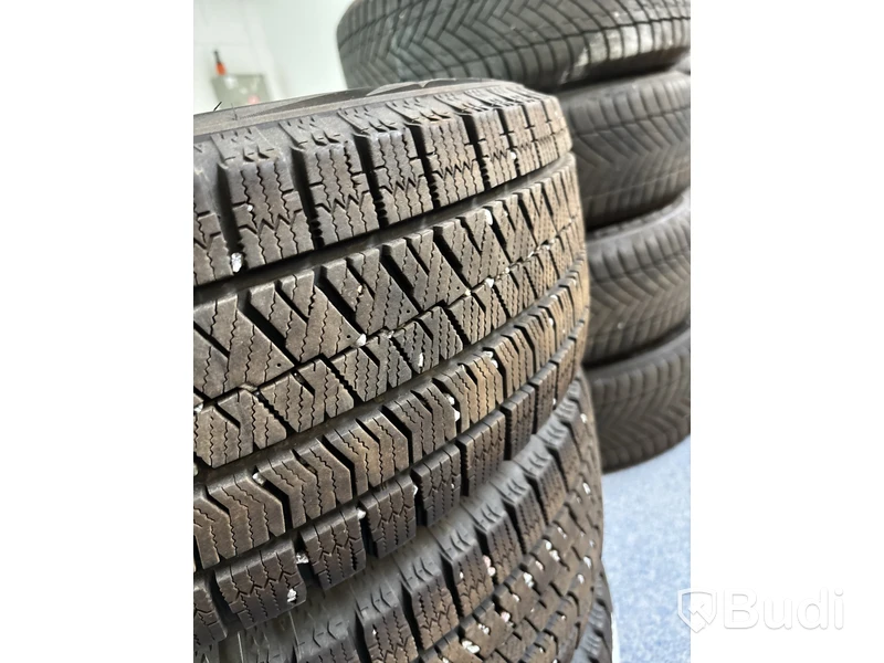 4 st. Vinterhjul Bridgestone 215/65R16 102S