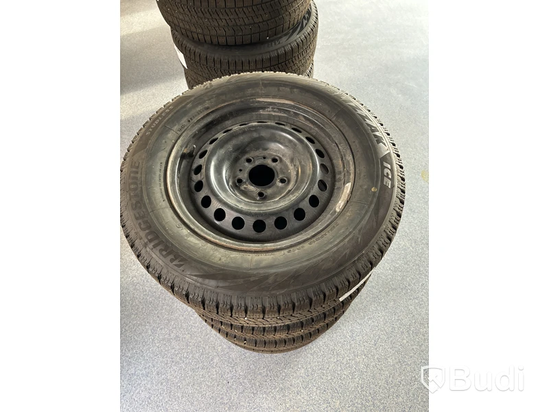 4 st. Vinterhjul Bridgestone 215/65R16 102S