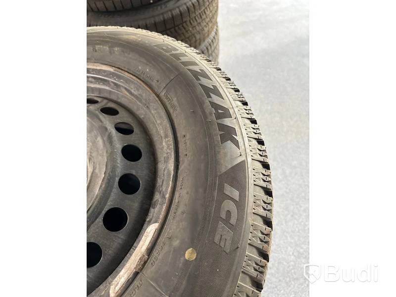 4 st. Vinterhjul Bridgestone 215/65R16 102S