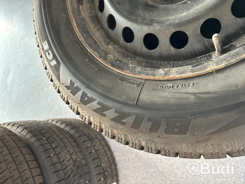 4 st. Vinterhjul Bridgestone 215/65R16 102S