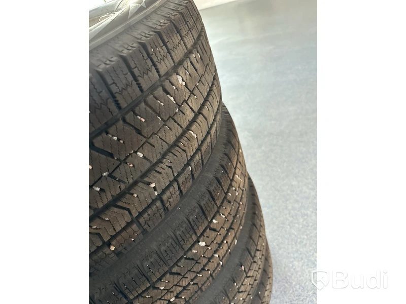 4 st. Vinterhjul Bridgestone 215/65R16 102S