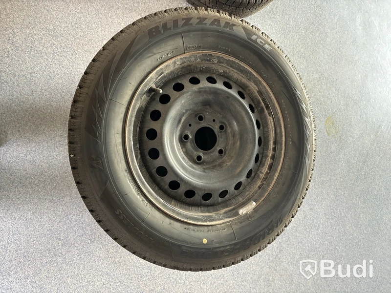4 st. Vinterhjul Bridgestone 215/65R16 102S