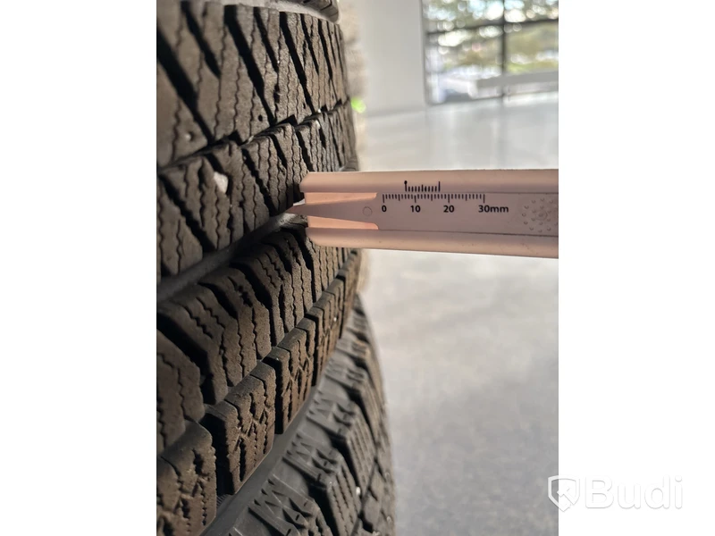 4 st. Vinterhjul Bridgestone 215/65R16 102S