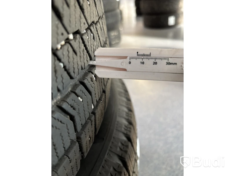 4 st. Vinterhjul Bridgestone 215/65R16 102S