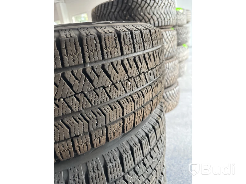 4 st. Vinterhjul Bridgestone 215/65R16 102S