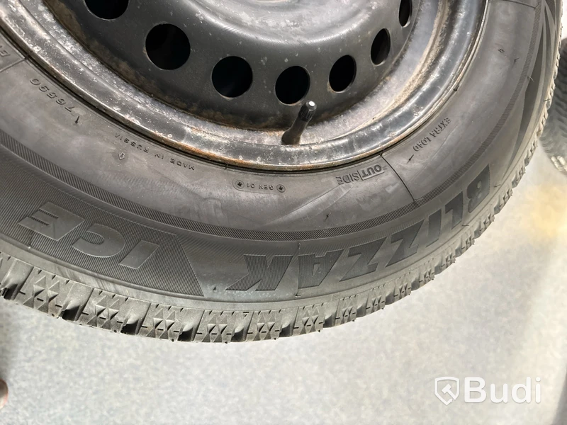 4 st. Vinterhjul Bridgestone 215/65R16 102S