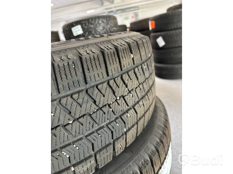 4 st. Vinterhjul Bridgestone 215/65R16 102S