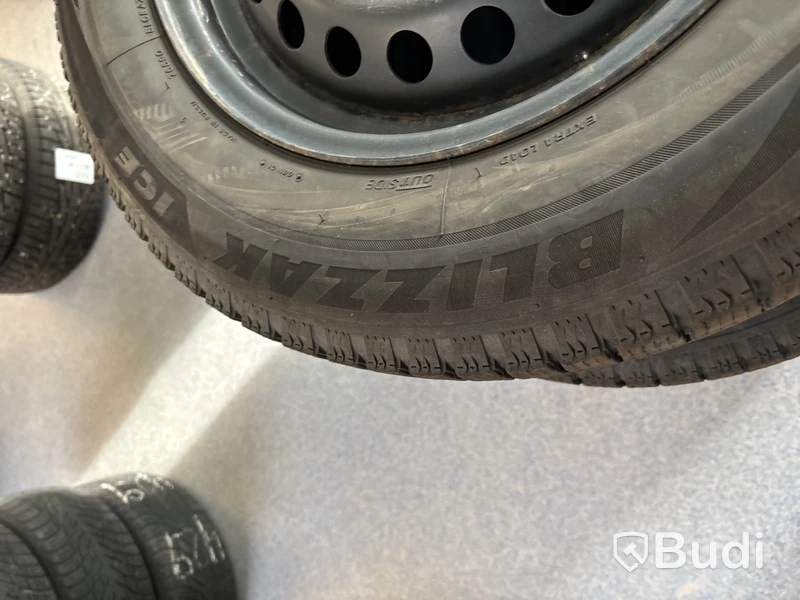 4 st. Vinterhjul Bridgestone 215/65R16 102S