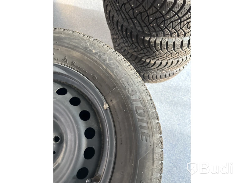 4 st. Vinterhjul Bridgestone 215/65R16 102S