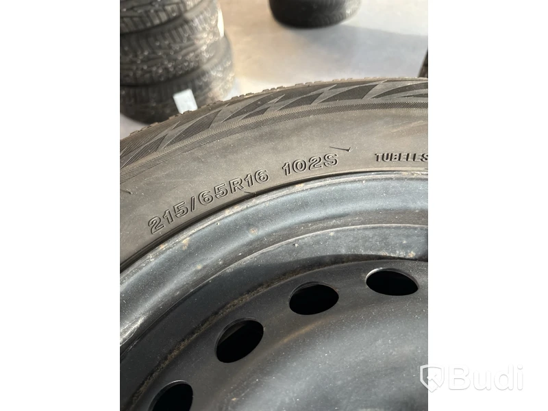 4 st. Vinterhjul Bridgestone 215/65R16 102S
