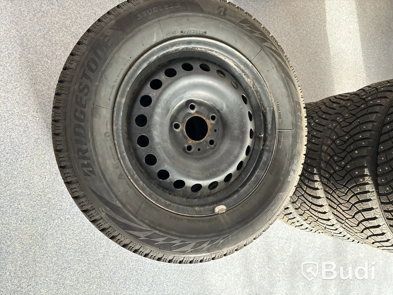 4 st. Vinterhjul Bridgestone 215/65R16 102S
