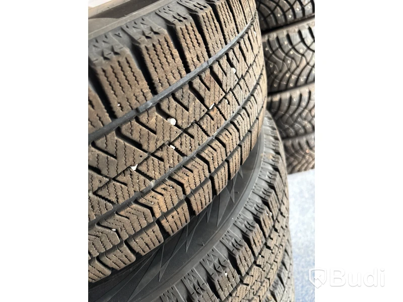 4 st. Vinterhjul Bridgestone 215/65R16 102S