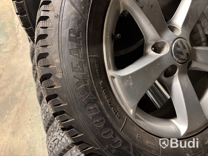4 st. Vinterhjul Goodyear 215/55R16 102T