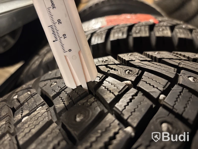 4 st. Vinterhjul Goodyear 215/55R16 102T