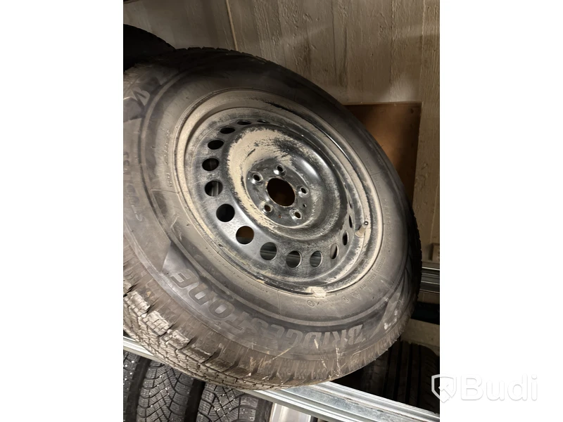 4 st. Vinterhjul Bridgestone 215/65R16 102S