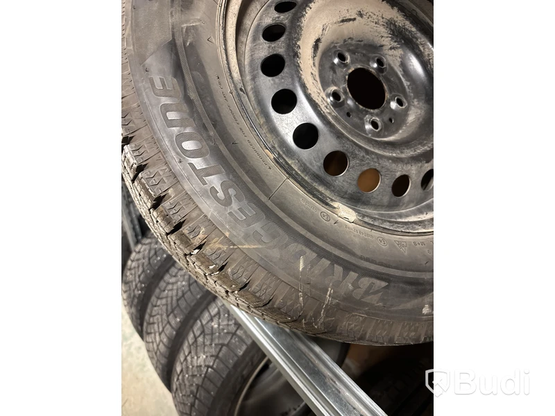 4 st. Vinterhjul Bridgestone 215/65R16 102S